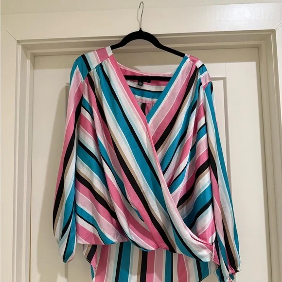 NWOT INC Top - Picture 1 of 3